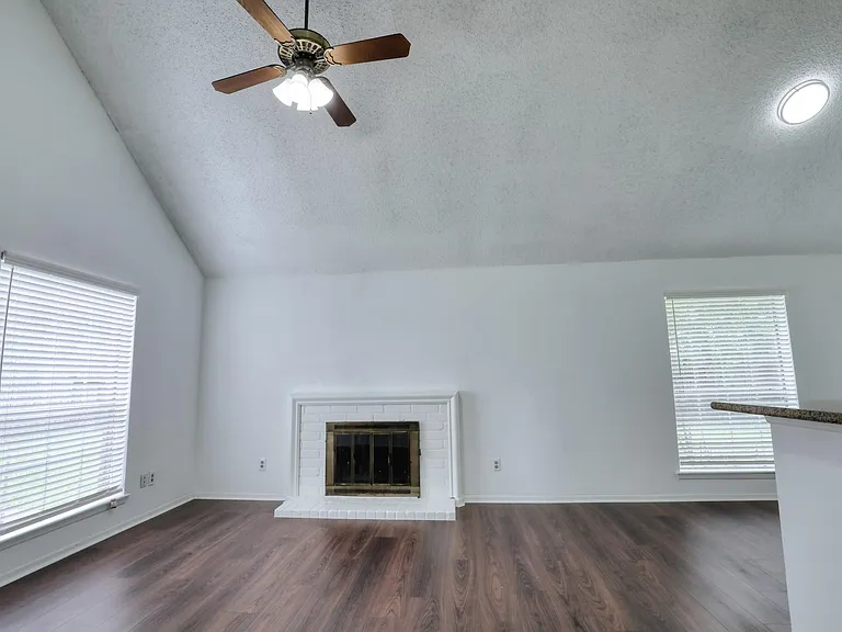 2931 Great Lakes Ave — Photo 19