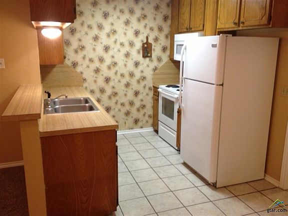 3rd image of 4876 Oak Hill Dr