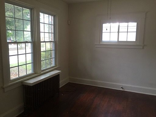 3rd image of 21 E 33rd St