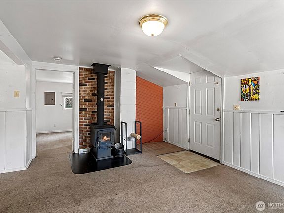 3rd image of 415 Broadway Avenue