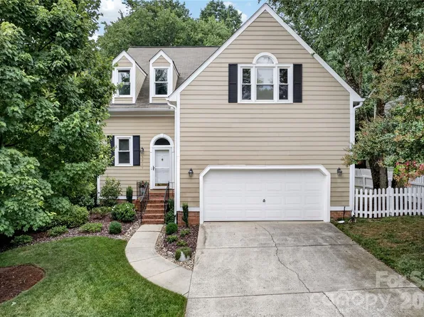 5911 Chalyce Ln, Charlotte, NC 28270