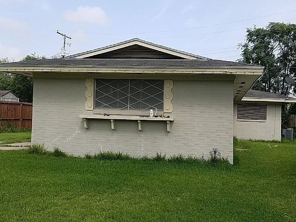 2nd image of 202 Mesa Dr