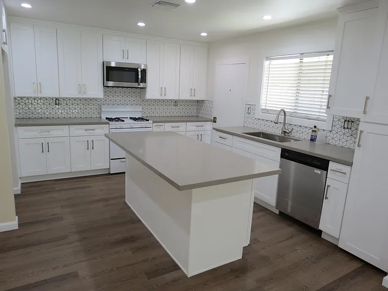 1815 Morrison St — Photo 3