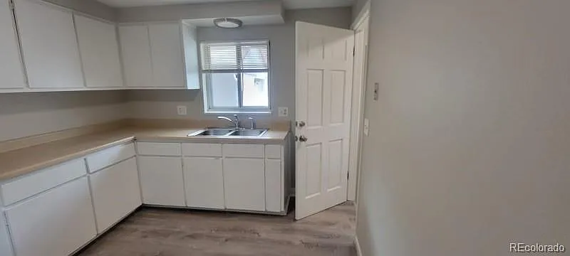 4 bed, 2.0 bath, 3300 sqft, $2,700 — Photo 3