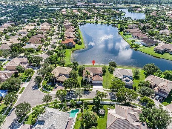 3rd image of 1421 NW 138th Way