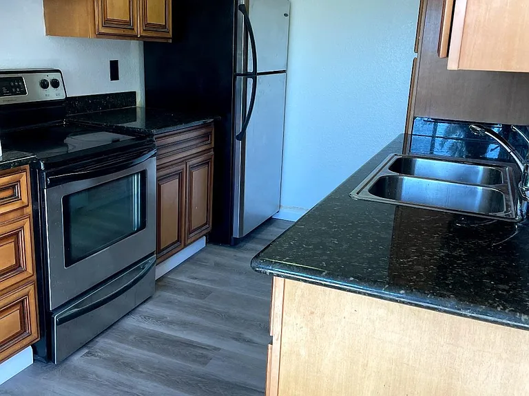 900 Cambridge Dr — Photo 9
