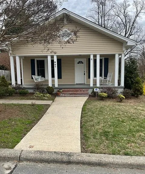 907 Englewood St — Photo 1