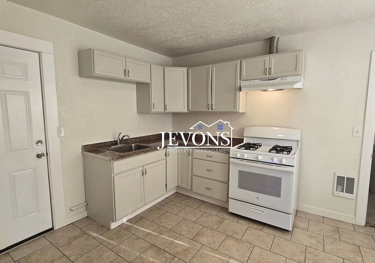 307 N 7th St Yakima, WA 98901 — Photo 4