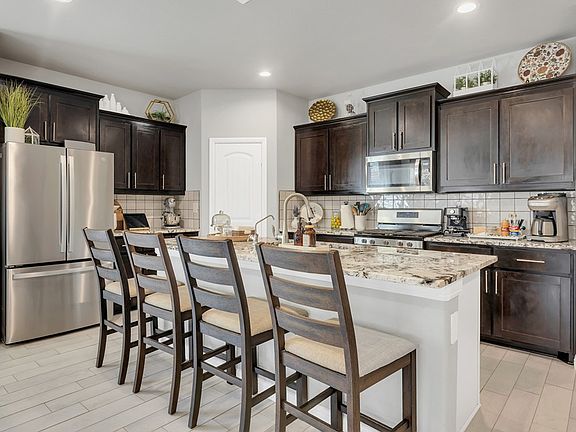 5th image of 816 Founders Rd