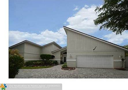 3rd image of 10237 NW 2nd St