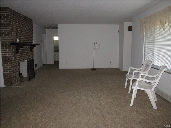 3rd image of 3515 Hillmont Ave