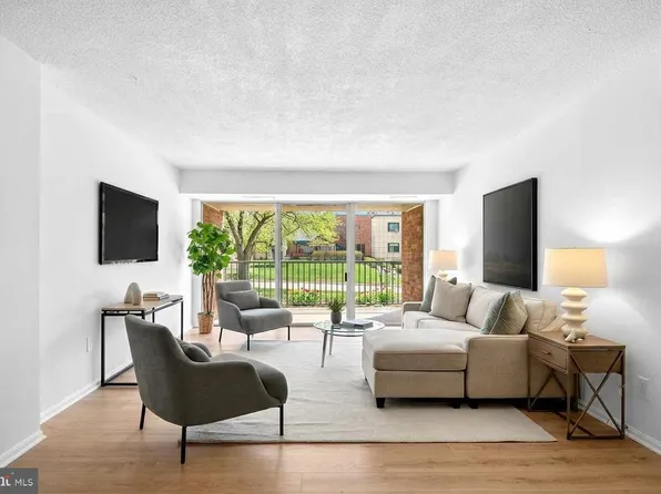 1300 Army Navy Dr APT 117, Arlington, VA 22202