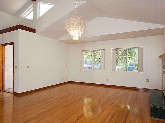 3rd image of 2437 Bywood Dr