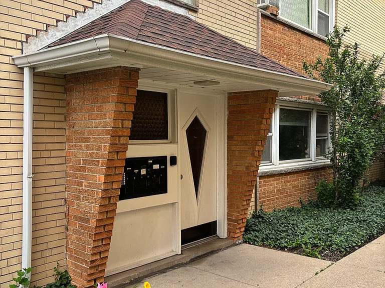 5011 W Diversey Ave #1N — Photo 2