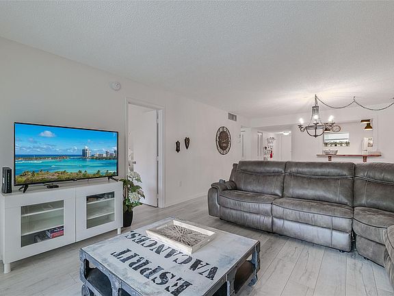 5th image of 3920 Inverrary Boulevard #404-C