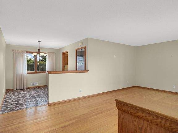 4th image of 610 57th Ave NE