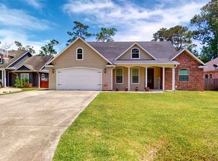 127 Woodshire Ln, Sour Lake, TX 77659