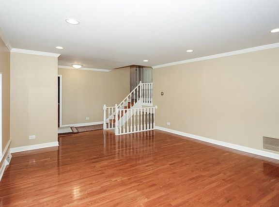 3rd image of 1410 S Stewart Ave
