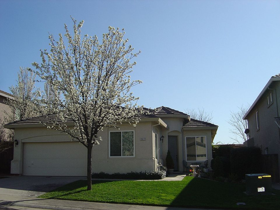 1st image of 1917 Broadford Dr
