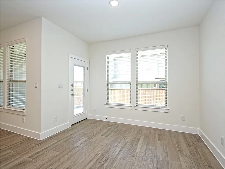 415 Parkline Dr — Photo 5