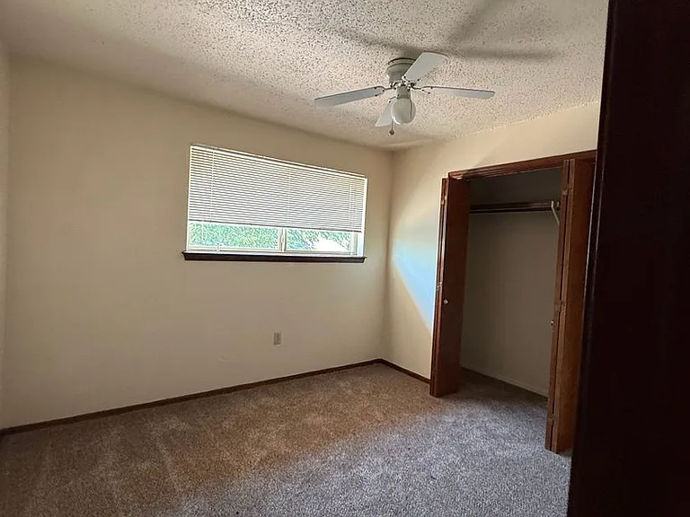 Fox Valley Apartments — Photo 16