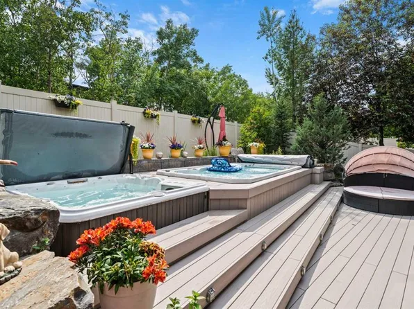 11 N Aspen Cliff Pl SW, Calgary, AB T3H 0M1