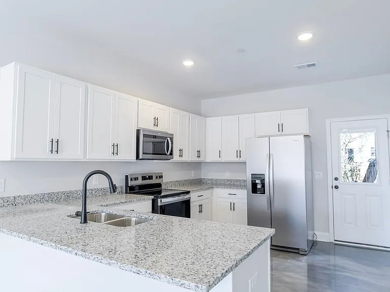 1054 Serenity Ln — Photo 4