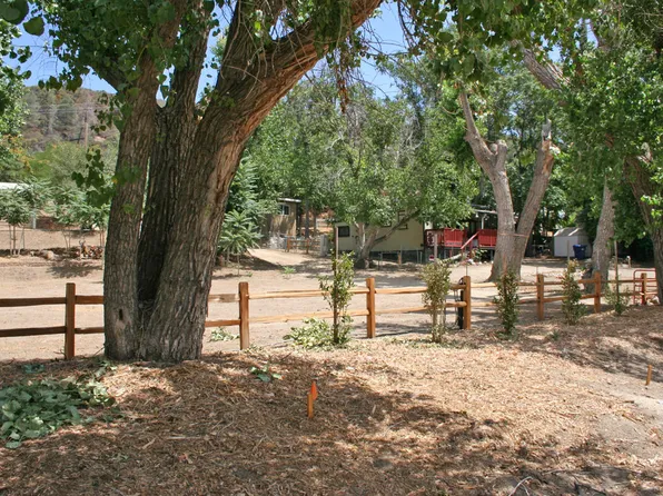Newvale Dr, Lake Hughes, CA 93532