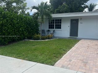 7012 SW 19th St, North Lauderdale, FL 33068