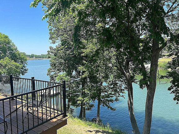 4th image of 224 NE Bayview Dr