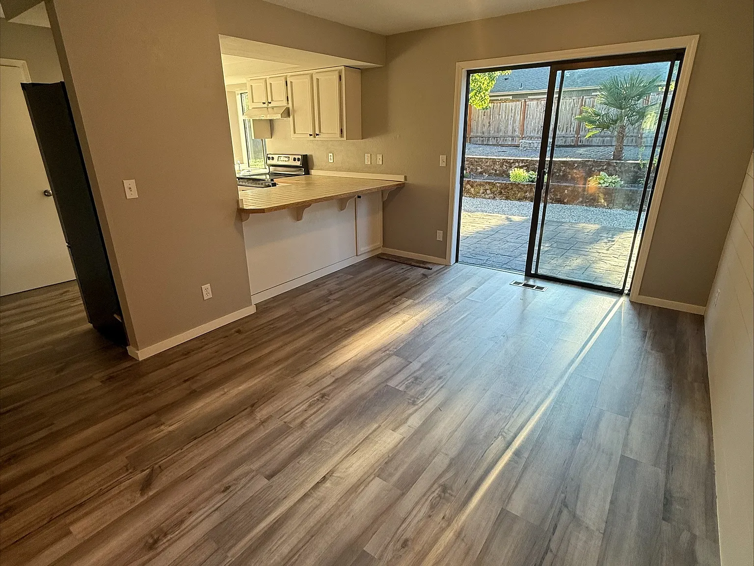 3 bed, 2.5 bath, 1300 sqft, $2,800 — Photo 4
