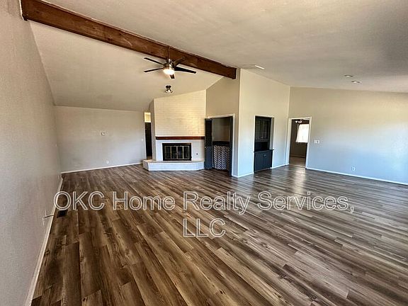 4th image of 2801 Countrywood Ln