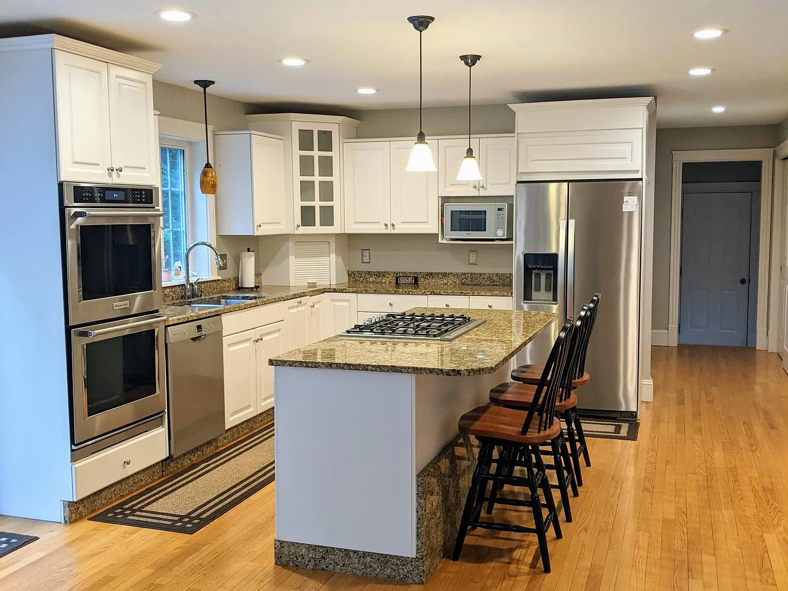 4 bed, 2.5 bath, 2813 sqft, $3,500 — Photo 3