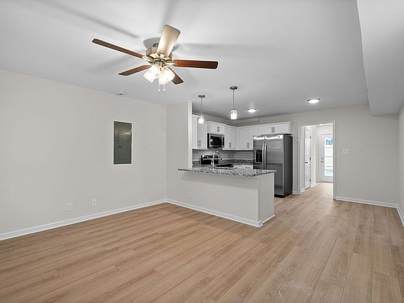 4th image of 947 Wall St