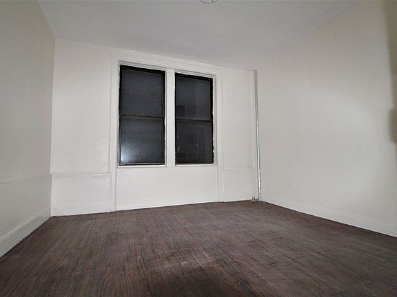 3rd image of 819 W 180th St APT 24