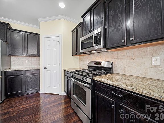 3rd image of 15420 Barossa Valley St