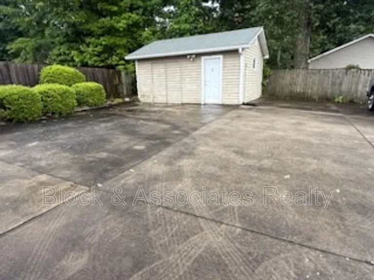 1007 Sunset Ave — Photo 10