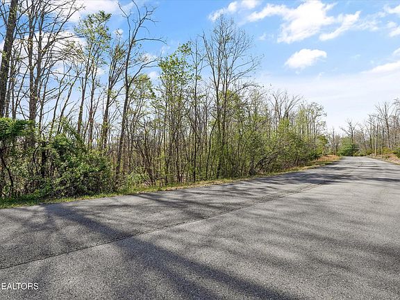 4th image of 313 Country Wood Pl