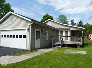 4 Riverside Dr, Hawley, PA 18428