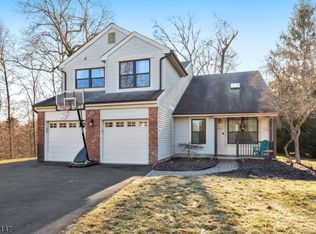 24 Barclay Ct, Somerset, NJ 08873