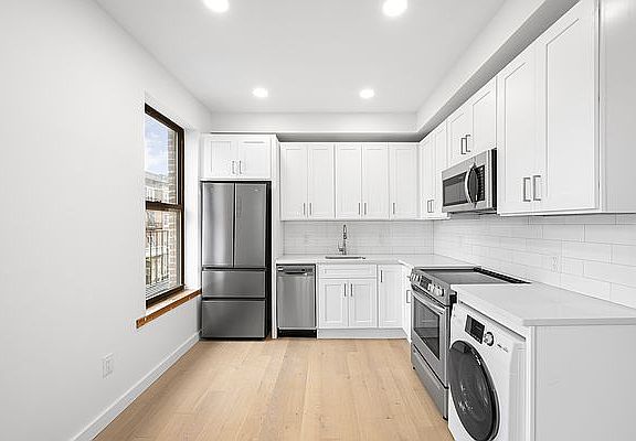 4th image of 1134 President St Floor 3