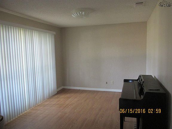 3rd image of 2805 Loma Linda Ln