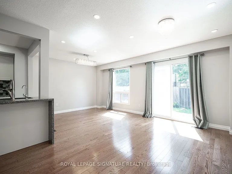 447 Ontario St N — Photo 7