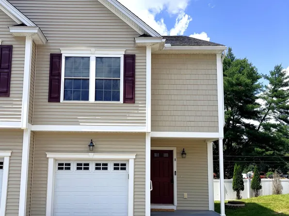 8 Cranberry Way, Manchester, NH 03109