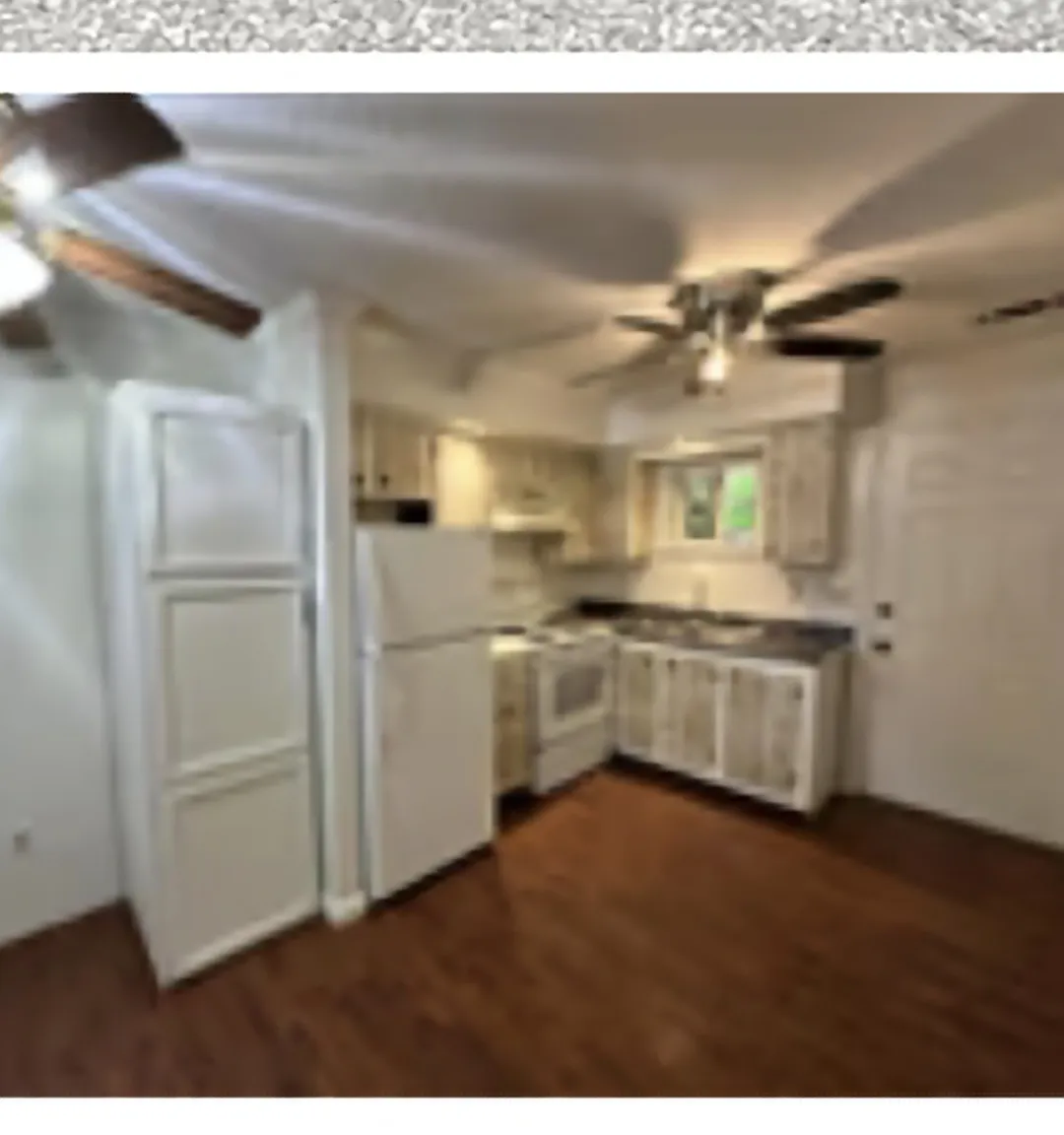 2 bed, 700 sqft, $900 — Photo 1