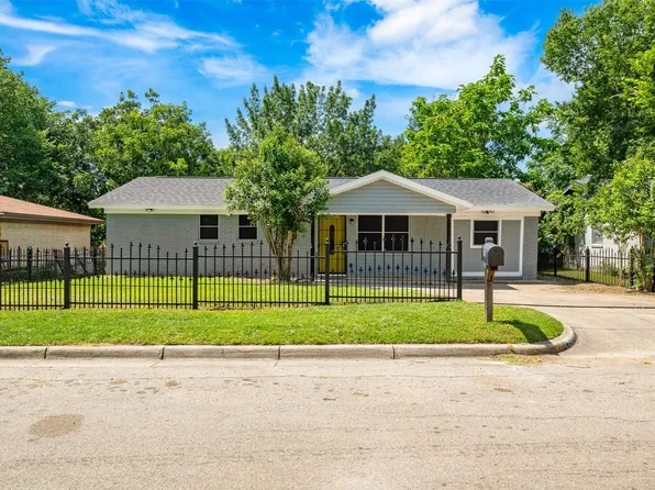 4712 Melinda Dr, Forest Hill, TX 76119