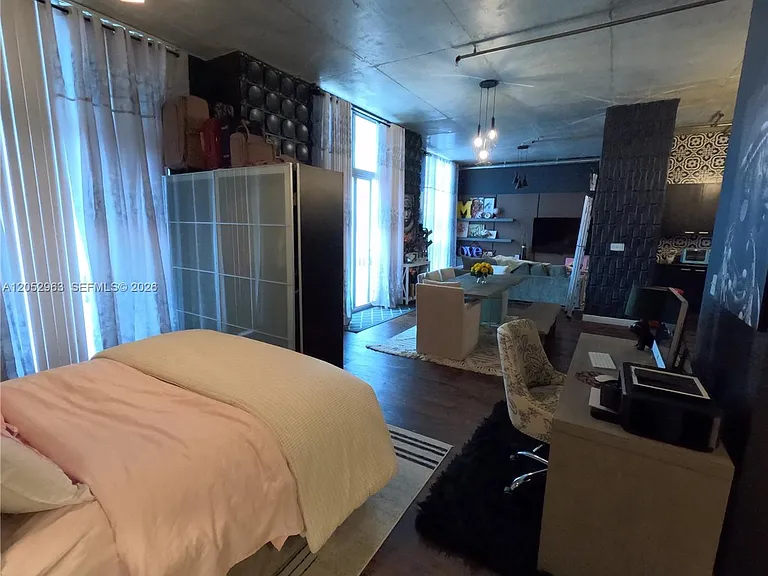 2100 Van Buren St #222 — Photo 5