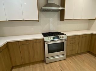 17501 Strathern St, Northridge, CA 91325