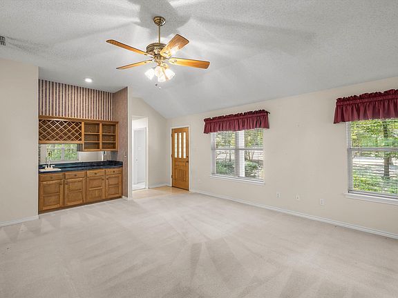 5th image of 190 Blue Water Ln