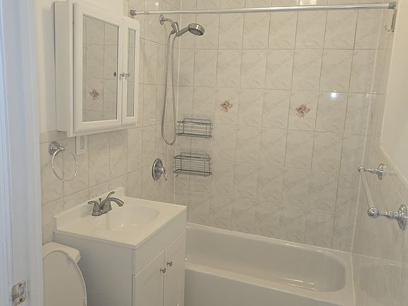 3rd image of 9 Hunterfly Pl #A1